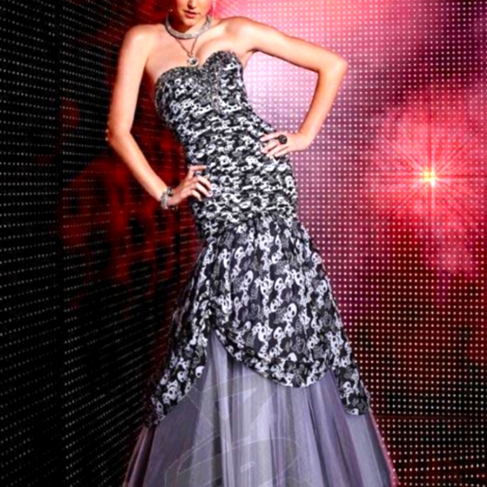 Studio 17 Halloween skulls prom mermaid strapless wedding dress 6 black white